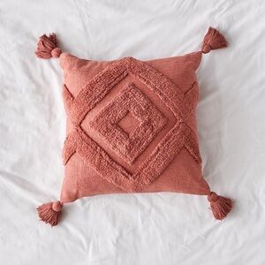 NWOT Urban Outfitters Diamond Tufted Throw Pillow in Rust Color 20” Sq
